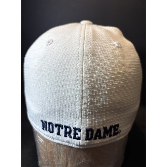 NEW NWOT Retired Notre Dame Fighting Irish Under Armour Fitted M. Hat White/Blue - Picture 6 of 12